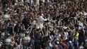 El papa Francisco avanza con su vehículo en medio de la multitud en la Plaza de San Pedro, en Roma, el 13 de octubre de 2019. El papa Francisco avanza con su vehículo en medio de la multitud en la Plaza de San Pedro, en Roma, el 13 de octubre de 2019.