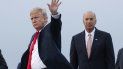 En esta foto del 10 de julio del 2018, el presidente estadounidense Donald Trump es acompañado por Gordon Sondland, embajador ante la Unión Europea, al llegar a la Base Aérea Melsbroek, en Bruselas, Bélgica. En esta foto del 10 de julio del 2018, el presidente estadounidense Donald Trump es acompañado por Gordon Sondland, embajador ante la Unión Europea, al llegar a la Base Aérea Melsbroek, en Bruselas, Bélgica.