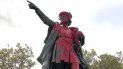 Pintura roja cubre la estatua de Cristobal Colón el lunes, 14 de octubre del 2019, en Providence, Rhode Island, vandalizada en ocasión del día que lleva su nombre. Pintura roja cubre la estatua de Cristobal Colón el lunes, 14 de octubre del 2019, en Providence, Rhode Island, vandalizada en ocasión del día que lleva su nombre.