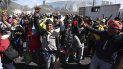 Manifestantes antigubernamentales vitorean tas las violentas protestas que condujeron a un acuerdo con el gobierno de Lenín Moreno en Quito, Ecuador, el lunes 14 de octubre de 2019. Manifestantes antigubernamentales vitorean tas las violentas protestas que condujeron a un acuerdo con el gobierno de Lenín Moreno en Quito, Ecuador, el lunes 14 de octubre de 2019.