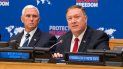 El vicepresidente de Estados Unidos, Mike Pence, viajará mañana a Turquía junto al secretario de Estado, Mike Pompeo, para intentar negociar un alto el fuego en la ofensiva lanzada por Ankara contra las fuerzas kurdas en el norte de Siria. El vicepresidente de Estados Unidos, Mike Pence, viajará mañana a Turquía junto al secretario de Estado, Mike Pompeo, para intentar negociar un alto el fuego en la ofensiva lanzada por Ankara contra las fuerzas kurdas en el norte de Siria.