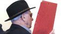 El exguardia de campo de concentración nazi Bruno Dey, de 93 años, asiste a su juicio en la corte regional de Hamburgo, Alemania, jueves 17 de octubre de 2019. El exguardia de campo de concentración nazi Bruno Dey, de 93 años, asiste a su juicio en la corte regional de Hamburgo, Alemania, jueves 17 de octubre de 2019.