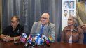 Habla el activista cubano Orlando Gutiérrez-Boronat. Lo acompañan Ernesto Ackerman y Muñeca Fuentes. Habla el activista cubano Orlando Gutiérrez-Boronat. Lo acompañan Ernesto Ackerman y Muñeca Fuentes.