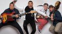El bajista Rodner Padilla, Luis Enrique, y los cuatristas Héctor Molina y Jorge Glem. El bajista Rodner Padilla, Luis Enrique, y los cuatristas Héctor Molina y Jorge Glem.