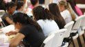 En esta imagen, tomada el 24 de septiembre de 2019, varias niñas comen en un centro para adolescentes migrantes, en Lake Worth, Florida. En esta imagen, tomada el 24 de septiembre de 2019, varias niñas comen en un centro para adolescentes migrantes, en Lake Worth, Florida.