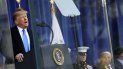 El presidente Donald Trump habla antes del desfile del Día de los Veteranos de Guerra en Nueva York, 11 de noviembre de 2019. El presidente Donald Trump habla antes del desfile del Día de los Veteranos de Guerra en Nueva York, 11 de noviembre de 2019.