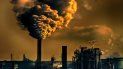 Las emisiones de gases contaminantes contribuyen al calentamiento global. Las emisiones de gases contaminantes contribuyen al calentamiento global.