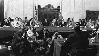 Foto tomada el 3 de agosto de 1973 en el Congreso en Washington de la Comisión del Senado que estudiaba el juicio político al entonces presidente Richard Nixon. 