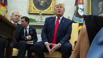 El presidente Donald Trump habla durante una reunión con el presidente turco Recep Tayyip Erdogan en la Oficina Oval en la Casa Blanca el miércoles 13 de noviembre de 2019 en Washington
