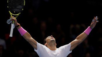 Rafael Nadal festeja tras derrotar a Daniil Medvedev en la Copa Masters de la ATP en Londres, el miércoles 13 de noviembre de 2019