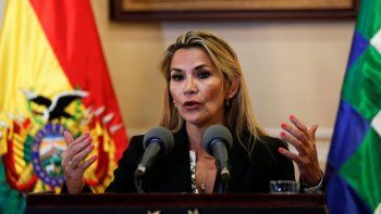 La presidenta interina de Bolivia, Jeanine Áñez, habla durante una conferencia de prensa en el palacio presidencial en La Paz, Bolivia, el miércoles 13 de noviembre de 2019