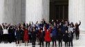 Jóvenes inmigrantes y activistas salen de la Corte Suprema en Washington DC el martes 12 de noviembre del 2019 tras escuchar argumentos a favor y en contra de un programa de alivio migratorio conocido como DACA. Jóvenes inmigrantes y activistas salen de la Corte Suprema en Washington DC el martes 12 de noviembre del 2019 tras escuchar argumentos a favor y en contra de un programa de alivio migratorio conocido como DACA.