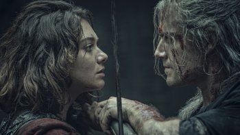 El actor de Misión Imposible: Fallout y Batman v Superman interpreta a Geralt de Rivia, uno de los últimos brujos sobre la Tierra y que se dedica a cazar monstruos.