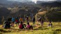 En esta foto de archivo del 27 de agosto de 2019, migrantes venezolanos contemplan la Ruta Panamericana en Urbina, Ecuador. La crisis de migración venezolana ha entrado en una nueva etapa, donde muchos de los emigrados difícilmente regresarán a su país. El enviado de la ONU Eduardo Stein dijo en entrevista con The Associated Press que el éxodo de más de 4,6 millones de personas ha causado cambios irreversibles en Latinoamérica En esta foto de archivo del 27 de agosto de 2019, migrantes venezolanos contemplan la Ruta Panamericana en Urbina, Ecuador. La crisis de migración venezolana ha entrado en una nueva etapa, donde muchos de los emigrados difícilmente regresarán a su país. El enviado de la ONU Eduardo Stein dijo en entrevista con The Associated Press que el éxodo de más de 4,6 millones de personas ha causado cambios irreversibles en Latinoamérica