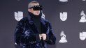Bad Bunny llega de ojos cubiertos a la 20ma entrega de los Latin Grammy. Bad Bunny llega de ojos cubiertos a la 20ma entrega de los Latin Grammy.