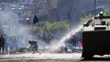 Enfrentamientos entre manifestantes y Carabineros en los alrededores del Congreso de Chile. Enfrentamientos entre manifestantes y Carabineros en los alrededores del Congreso de Chile.