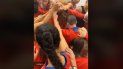 Jugadoras celebran el triunfo. Jugadoras celebran el triunfo.
