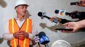El comisionado Rob Manfred habla con la prensa durante la visita al nuevo estadio de los Rangers de Texas que inaugurarán en la temporada 2020 El comisionado Rob Manfred habla con la prensa durante la visita al nuevo estadio de los Rangers de Texas que inaugurarán en la temporada 2020