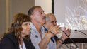Ron Maguill (centro), junto a los productores de Mundo Salvaje. Ron Maguill (centro), junto a los productores de Mundo Salvaje.