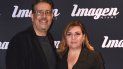 Ángela Calderón, presidenta de la Fundación Mujer imagen, posa junto a su esposo, Mandy Llanes. Ángela Calderón, presidenta de la Fundación Mujer imagen, posa junto a su esposo, Mandy Llanes.