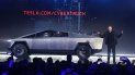 El director general de Tesla, Elon Musk, presenta la Cybertruck en el estudio de diseño de Tesla, el jueves 21 de noviembre de 2019, en Hawthorne, California. El director general de Tesla, Elon Musk, presenta la Cybertruck en el estudio de diseño de Tesla, el jueves 21 de noviembre de 2019, en Hawthorne, California.