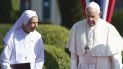 La monja Ana Rosa Sívori (izq) acompaña al papa Francisco en Bangkok el 21 de noviembre del 2019. La monja Ana Rosa Sívori (izq) acompaña al papa Francisco en Bangkok el 21 de noviembre del 2019.