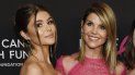En esta foto del 28 de febrero del 2019, la actriz Lori Loughlin posa con su hija Olivia Jade Giannulli, a la izquierda, en un evento en Beverly Hills, California. En esta foto del 28 de febrero del 2019, la actriz Lori Loughlin posa con su hija Olivia Jade Giannulli, a la izquierda, en un evento en Beverly Hills, California.
