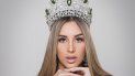 La rubia también es modelo, habla inglés, italiano intermedio y francés básico y juega voleibol. La rubia también es modelo, habla inglés, italiano intermedio y francés básico y juega voleibol.
