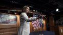 La presidenta de la Cámara de Representantes Nancy Pelosi, demócrata por California, responde exasperada a la pregunta de un reportero, quien le preguntó si odiaba al presidente Donald Trump, el jueves 5 de diciembre del 2019 en el Capitolio, en Washington. La presidenta de la Cámara de Representantes Nancy Pelosi, demócrata por California, responde exasperada a la pregunta de un reportero, quien le preguntó si odiaba al presidente Donald Trump, el jueves 5 de diciembre del 2019 en el Capitolio, en Washington.