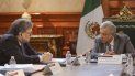Esta foto divulgada por la oficina de prensa del presidente de México muestra al presidente mexicano Andrés Manuel López Obrador, derecha, hablando con el secretario de Justicia de EE.UU. William Barr en el Palacio Nacional en Ciudad de México, el jueves 5 de diciembre del 2019. Esta foto divulgada por la oficina de prensa del presidente de México muestra al presidente mexicano Andrés Manuel López Obrador, derecha, hablando con el secretario de Justicia de EE.UU. William Barr en el Palacio Nacional en Ciudad de México, el jueves 5 de diciembre del 2019.