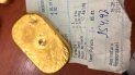 En esta foto suministrada por la policía federal de Brasil el viernes 6 de diciembre de 2019 se ve un lingote de oro con su peso y pureza impresos en un recibo, en Roraima, Brasil, después de una operación contra una red que presuntamente contrabandeó decenas de millones de dólares en oro venezolano En esta foto suministrada por la policía federal de Brasil el viernes 6 de diciembre de 2019 se ve un lingote de oro con su peso y pureza impresos en un recibo, en Roraima, Brasil, después de una operación contra una red que presuntamente contrabandeó decenas de millones de dólares en oro venezolano