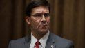 En esta fotografía del 7 de octubre de 2019, el secretario de Defensa Mark Esper escucha durante una reunión de Gabinete en la Casa Blanca, Washington. En esta fotografía del 7 de octubre de 2019, el secretario de Defensa Mark Esper escucha durante una reunión de Gabinete en la Casa Blanca, Washington.
