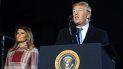 El presidente Donald Trump y la primera dama Melania Trump asisten al encendido del árbol de Navidad nacional en Washington, 5 de diciembre de 2019. El presidente Donald Trump y la primera dama Melania Trump asisten al encendido del árbol de Navidad nacional en Washington, 5 de diciembre de 2019.