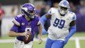 El quarterback de los Vikings de Minnesota Kirk Cousins intenta escapar del defensive tackle de los Lions de Detroit John Atkins, en la primera mitad del juego del domingo 8 de diciembre de 2019 en Minneapolis. El quarterback de los Vikings de Minnesota Kirk Cousins intenta escapar del defensive tackle de los Lions de Detroit John Atkins, en la primera mitad del juego del domingo 8 de diciembre de 2019 en Minneapolis.