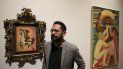 El curador mexicano Luis Vargas de pie junto a una pintura que muestra a Emiliano Zapata montando desnudo un caballo con tacones y un sombrero rosa en el Museo del Palacio de Bellas Artes el martes 10 de diciembre de 2019. La obra de Fabián Cháirez forma parte de una exhibición que recuerda al revolucionario mexicano a cien años de su muerte. El curador mexicano Luis Vargas de pie junto a una pintura que muestra a Emiliano Zapata montando desnudo un caballo con tacones y un sombrero rosa en el Museo del Palacio de Bellas Artes el martes 10 de diciembre de 2019. La obra de Fabián Cháirez forma parte de una exhibición que recuerda al revolucionario mexicano a cien años de su muerte.