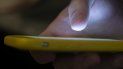 Una persona usando un teléfono celular en Nueva Orleáns el 11 de agosto del 2019. Las autoridades estadounidenses buscan establecer una nueva línea telefónica para ayudar a quienes se sientan mal y necesitan ayuda en la prevención de suicidios. Una persona usando un teléfono celular en Nueva Orleáns el 11 de agosto del 2019. Las autoridades estadounidenses buscan establecer una nueva línea telefónica para ayudar a quienes se sientan mal y necesitan ayuda en la prevención de suicidios.