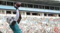 Los Dolphins tienen foja de 3-10 en la primera temporada de Flores. Parker, de 1,90 metros (seis pies) de estatura, ha brindado muchos de los grandes momentos de una ofensiva inconsistente gracias a su habilidad para atrapar el balón superando en el salto a defensivos. Los Dolphins tienen foja de 3-10 en la primera temporada de Flores. Parker, de 1,90 metros (seis pies) de estatura, ha brindado muchos de los grandes momentos de una ofensiva inconsistente gracias a su habilidad para atrapar el balón superando en el salto a defensivos.