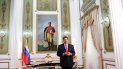 Maduro recalca que no admitira tutelaje o dominio extranjero alguno - advierte de nuevo contra la estafa de la ayuda humanitaria--, aunque apela de nuevo a un diálogo nacional al que por ahora solo se han sumado grupos minoritarios de la oposición. Maduro recalca que no admitira tutelaje o dominio extranjero alguno - advierte de nuevo contra la estafa de la ayuda humanitaria--, aunque apela de nuevo a un diálogo nacional al que por ahora solo se han sumado grupos minoritarios de la oposición.