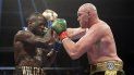 El inglés Tyson Fury (der.) se enfrenta a Deontay Wilder en Los Angeles, el 1ro de diciembre de 2018. El inglés Tyson Fury (der.) se enfrenta a Deontay Wilder en Los Angeles, el 1ro de diciembre de 2018.