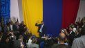 Juan Guaidó, presidente de la Asamblea Nacional, juramenta tras ser reelegido al cargo con votos de legisladores de oposición en la sede del periódico El Nacional, en Caracas, Venezuela, el domingo 5 de enero de 2020. Juan Guaidó, presidente de la Asamblea Nacional, juramenta tras ser reelegido al cargo con votos de legisladores de oposición en la sede del periódico El Nacional, en Caracas, Venezuela, el domingo 5 de enero de 2020.