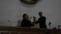 Sin energía eléctrica, el líder de la oposición Juan Guaidó, a la derecha, es juramentado como presidente de la Asamblea Nacional por el legislador Juan Pablo Guanipa en Caracas, Venezuela, el martes 7 de enero de 2020. Sin energía eléctrica, el líder de la oposición Juan Guaidó, a la derecha, es juramentado como presidente de la Asamblea Nacional por el legislador Juan Pablo Guanipa en Caracas, Venezuela, el martes 7 de enero de 2020.