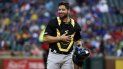 El veterano receptor jugó 48 partidos la temporada anterior con los Piratas y los Bravos. Acumula promedio de bateo de .269 en 12 campañas El veterano receptor jugó 48 partidos la temporada anterior con los Piratas y los Bravos. Acumula promedio de bateo de .269 en 12 campañas