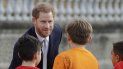 El príncipe Harry saluda a alumnos de escuelas en los jardines del Palacio de Buckingham, Londres, jueves 16 de enero de 2020. El príncipe Harry saluda a alumnos de escuelas en los jardines del Palacio de Buckingham, Londres, jueves 16 de enero de 2020.