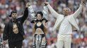 En esta fotografía de archivo del 15 de julio de 2018 Los cantantes Nicky Jam, izquierda, Will Smith, centro, y Era Istrefi durante su presentación en la ceremonia de clausura de la Copa Mundial de Fútbol 2018 entre Francia y Croacia en el Estadio Luzhniki en Moscú. En esta fotografía de archivo del 15 de julio de 2018 Los cantantes Nicky Jam, izquierda, Will Smith, centro, y Era Istrefi durante su presentación en la ceremonia de clausura de la Copa Mundial de Fútbol 2018 entre Francia y Croacia en el Estadio Luzhniki en Moscú.