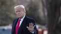 El presidente Donald Trump saluda antes de abordar el helicóptero presidencial en el patio sur de la Casa Blanca. El presidente Donald Trump saluda antes de abordar el helicóptero presidencial en el patio sur de la Casa Blanca.