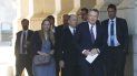 El representante comercial de EEUU Robert Lighthizer (centro) con asesores frente al Capitolio en Washington el 16 de enero del 2020. El representante comercial de EEUU Robert Lighthizer (centro) con asesores frente al Capitolio en Washington el 16 de enero del 2020.