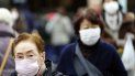 Peatones con máscaras de protección en una zona comercial de Tokio, el jueves 16 de enero de 2020. Peatones con máscaras de protección en una zona comercial de Tokio, el jueves 16 de enero de 2020.