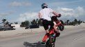Un motociclista transita por la autopista I-95. Un motociclista transita por la autopista I-95.