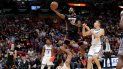 James Johnson, alero del Heat de Miami, salta hacia la canasta por encima de Cory Joseph (9) y junto a Bogdan Bogdanovic (8), de los Kings de Sacramento, en el encuentro del lunes 20 de enero de 2020 James Johnson, alero del Heat de Miami, salta hacia la canasta por encima de Cory Joseph (9) y junto a Bogdan Bogdanovic (8), de los Kings de Sacramento, en el encuentro del lunes 20 de enero de 2020