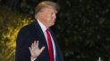 El presidente de Estados Unidos, Donald Trump, saluda al salir de la Casa Blanca, el 20 de enero de 2020, en Washington, para asistir al Foto Económico de Davos, en Suiza. El presidente de Estados Unidos, Donald Trump, saluda al salir de la Casa Blanca, el 20 de enero de 2020, en Washington, para asistir al Foto Económico de Davos, en Suiza.